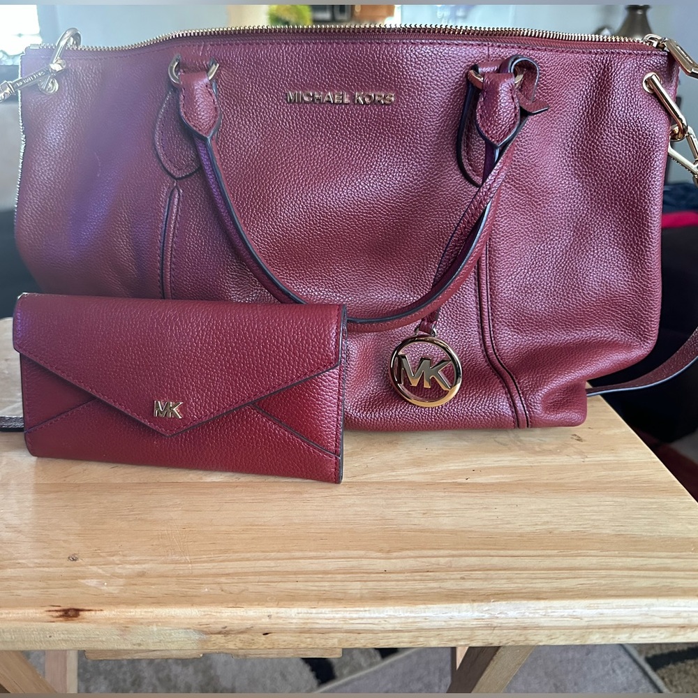Michael Kors burgundy purse - Picture 1 of 2